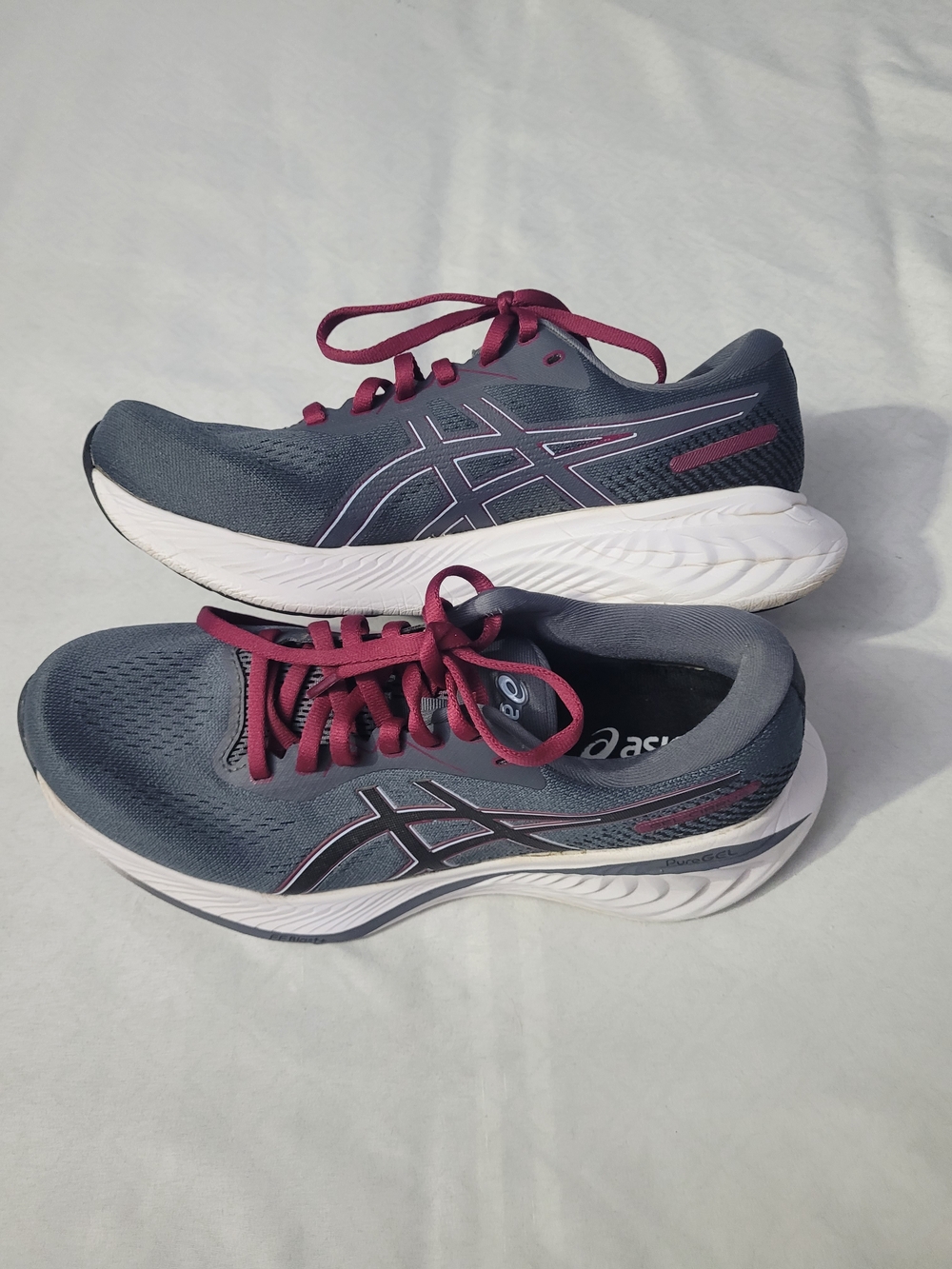 ASICS Men’s Gray Running Shoes with Burgundy Accents